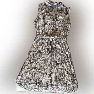 Simply Vera Vera Wang Floral Sleeveless V-Neck Dress. Tie Waistline. Size small